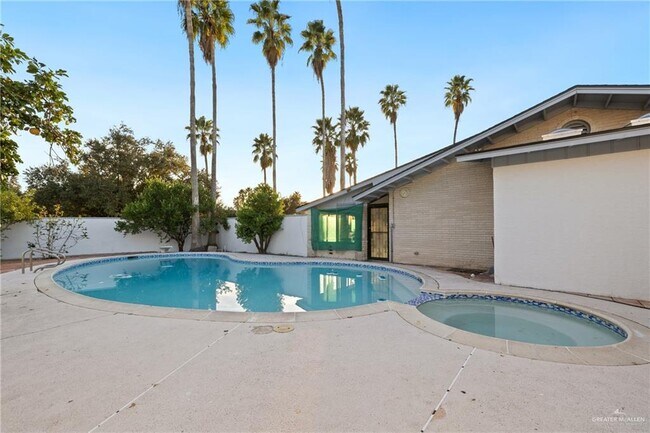 Building Photo - 812 Voltz Ln