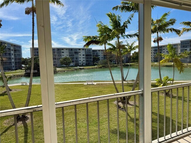 Building Photo - 2855 Leonard Dr