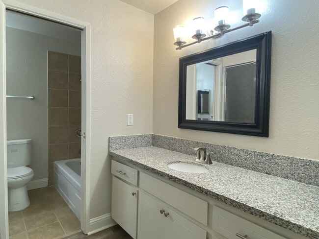 Building Photo - 3020 Olive Glen Ct