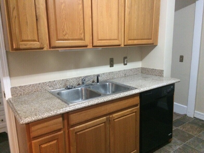 kitchen view #1 - 1111 Sorin St