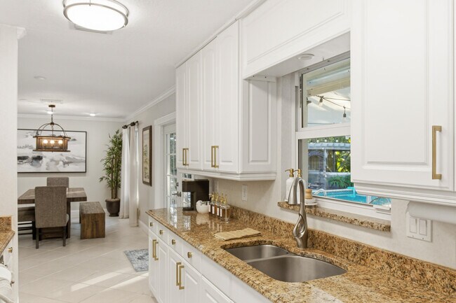 Building Photo - 1905 Meadow Ct