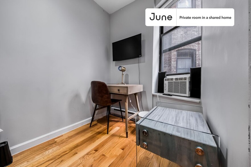 Building Photo - Private bedroom in 3 bed/1 bath Home