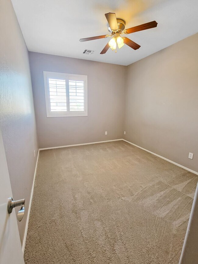 Building Photo - Lots of sq ft for the money in Goodyear!