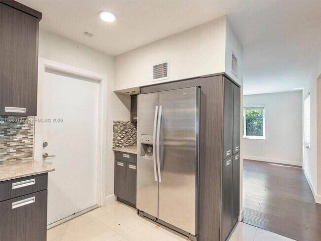 Building Photo - 5517 Sardinia St