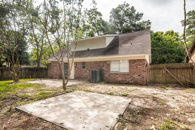 Building Photo - 23710 Farm Hill Dr