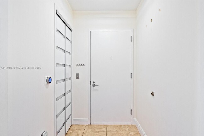 Building Photo - 2681 N Flamingo Rd