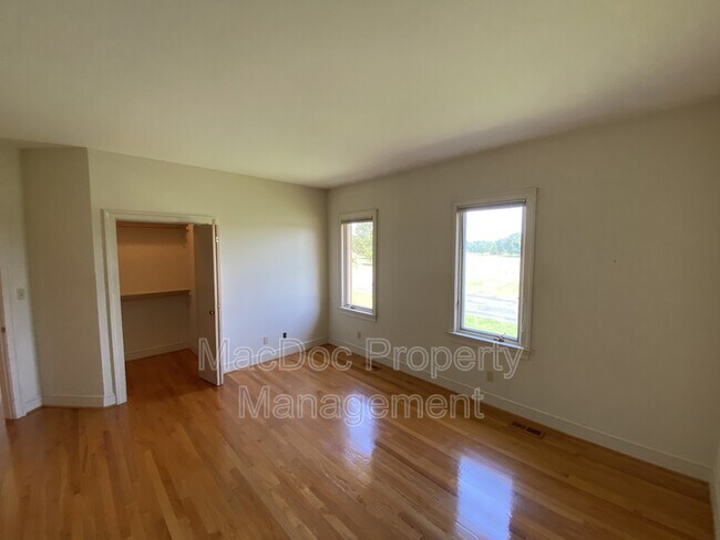 Building Photo - 11225 N Club Dr