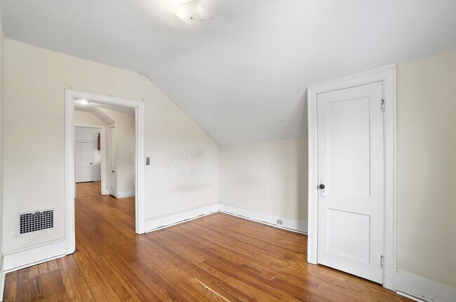Building Photo - 3523 Clifton Ave