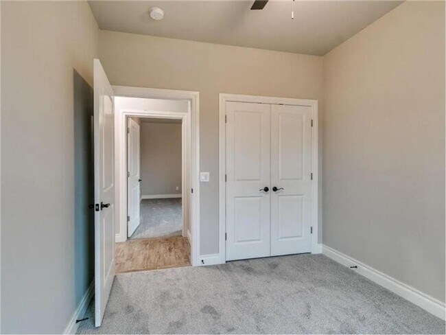 Building Photo - Gorgeous Newer Build! 4 Bed 3 Bath in Deer...