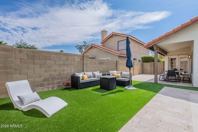 Building Photo - 8846 E Windrose Dr