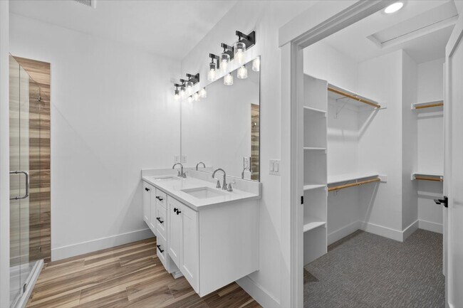 Building Photo - 208 Bogey Ln