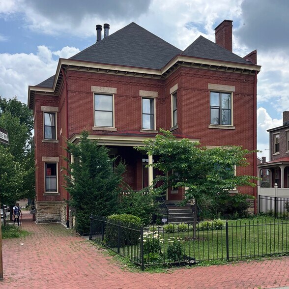 Front - 1114 Bidwell St