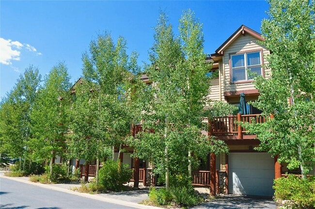 Building Photo - 102 Sawyer Cir