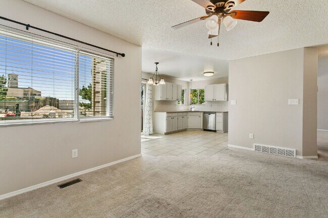 Building Photo - 8875 Aragon Dr