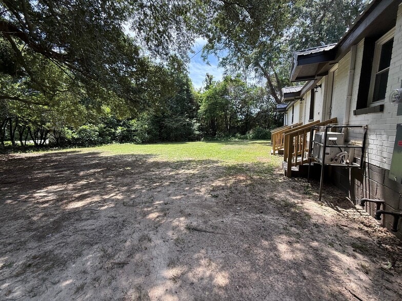 Building Photo - 106 Molette St