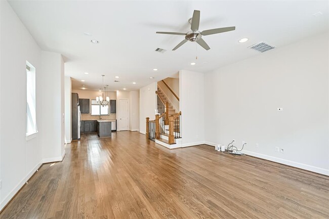 Building Photo - 2526 Chenevert St