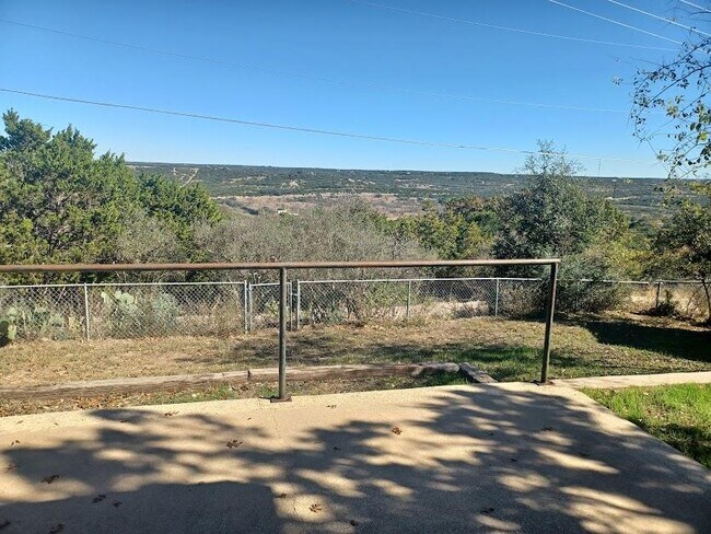 Building Photo - 118 Village Dr