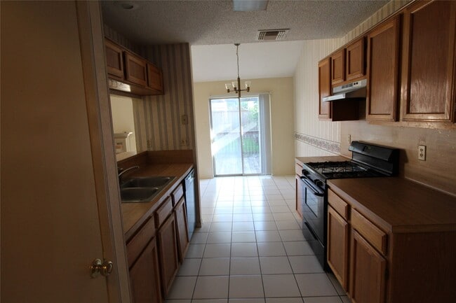 Building Photo - 2823 Chimneystone Cir