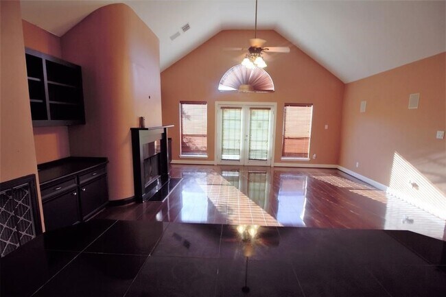 Building Photo - 9810 Marlink