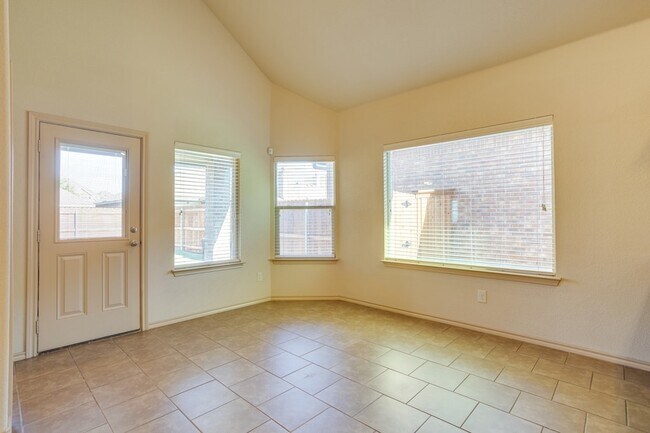 Building Photo - 4013 Lazy River Ranch Rd