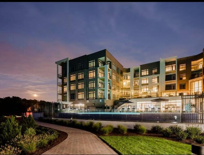 Building Photo - 240 E Shore Rd