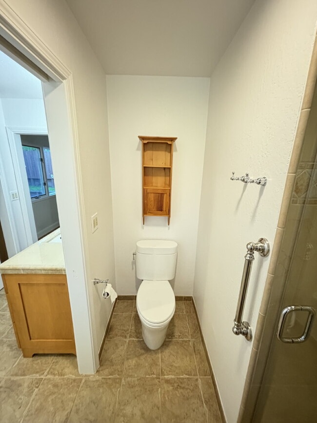 Building Photo - 485 Butterfield Pl