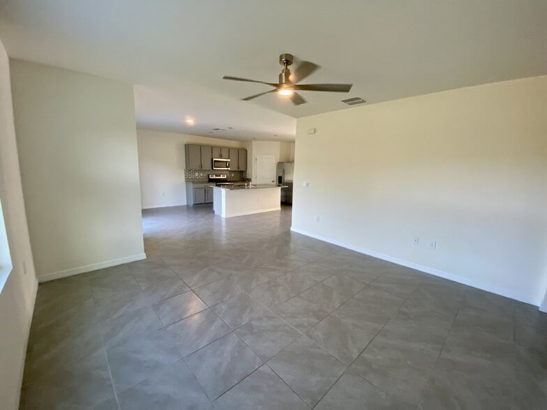 Building Photo - 33367 Apricot Tree Ct