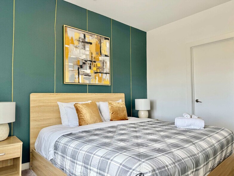 Building Photo - 542 Boulevard NE