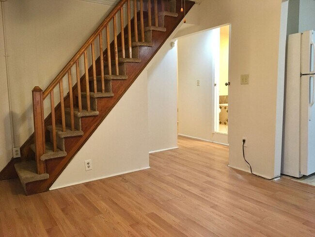 Building Photo - Charming 3 Bedroom/1 Bathroom Home with Carport - Dundalk!