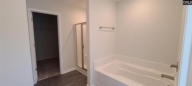 Building Photo - 428 Mahasset Court