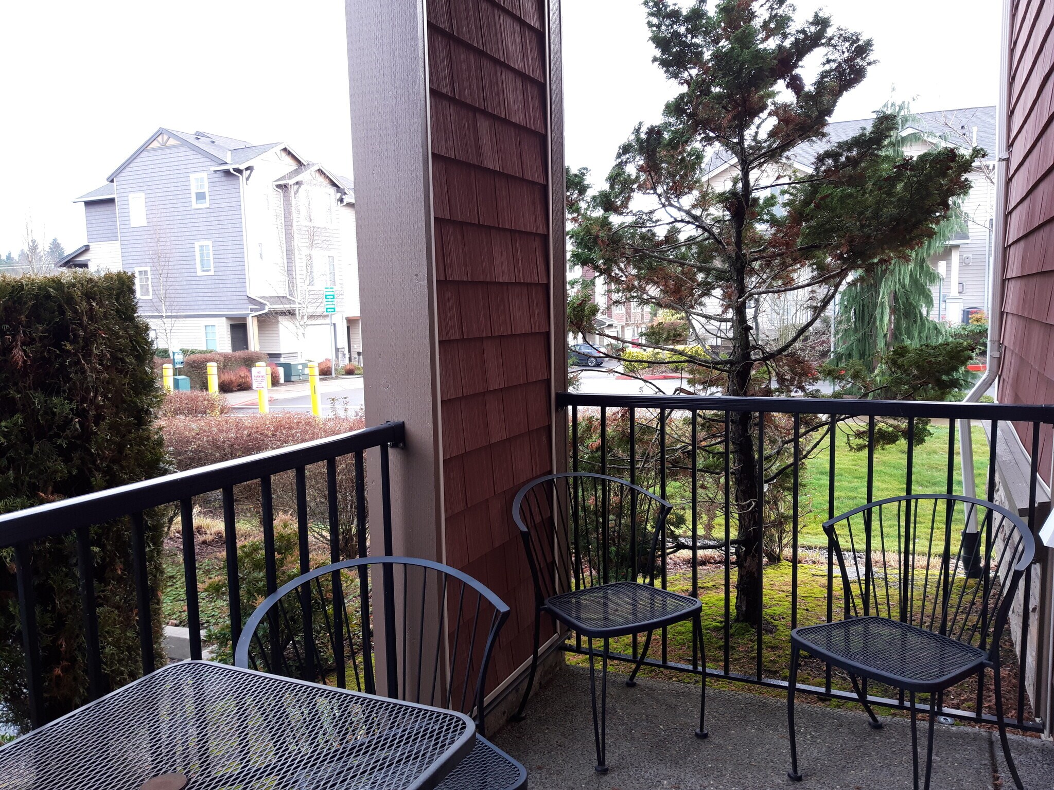 Patio - 10664 NE Holly St