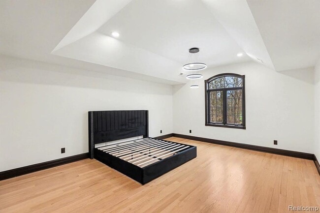 Building Photo - 6986 Montgomery Dr