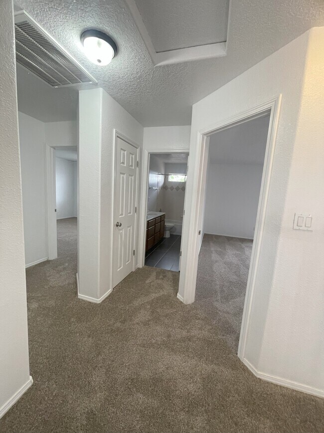 Building Photo - 5555 Mansfield Pl NW