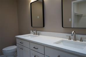 Building Photo - 2416 Roosevelt Dr