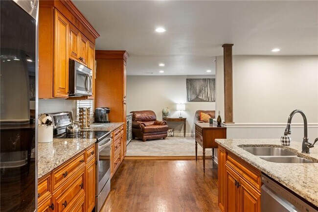 Building Photo - 2341 Elmwood Cir SE