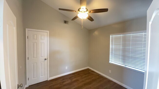 Building Photo - 28870 Somme Ct