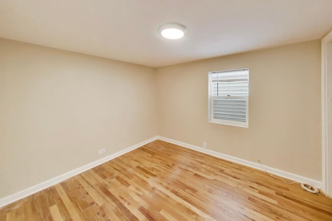 Building Photo - 4614 N Springfield Ave