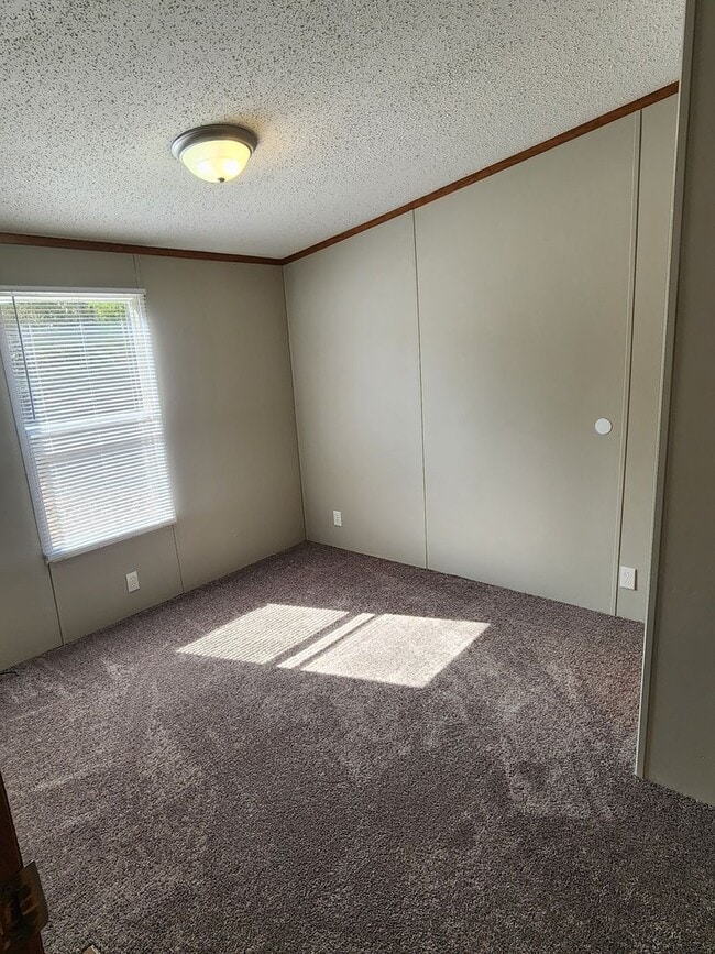 Building Photo - 7965 E Oglethorpe Hwy