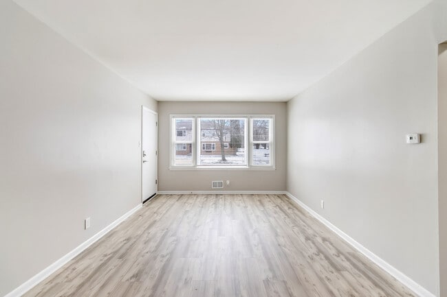 Building Photo - 147 S Grand Ave