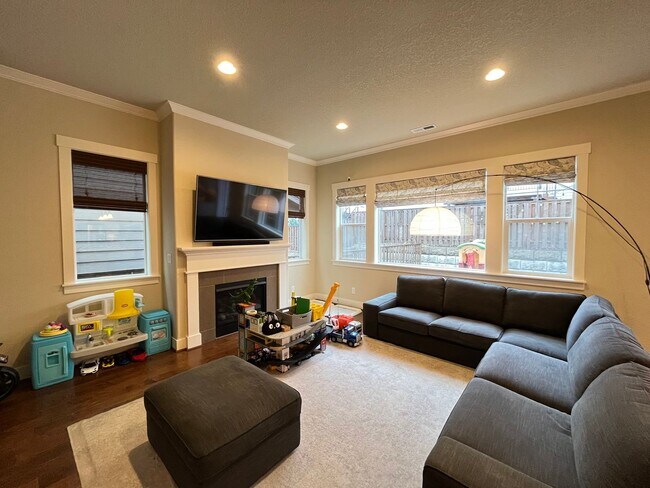 Building Photo - Beautiful Beaverton 3 Bedroom 2.5 Bathroom ~ Home In River Terrace w/ Level 2 EV Charger in Garage!