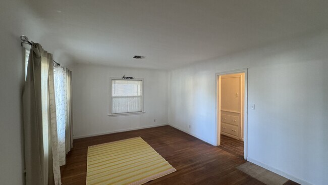 Building Photo - 1037 N Highland St