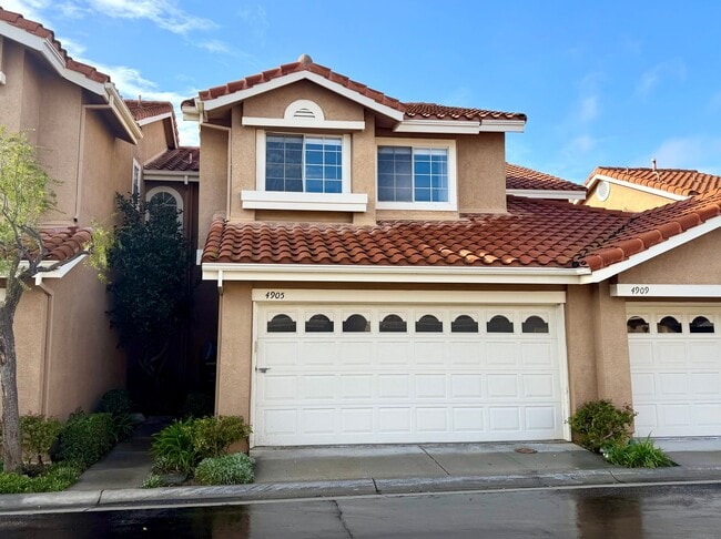 Building Photo - Beautiful 3 bed 2.5 bath home in Oak Park!