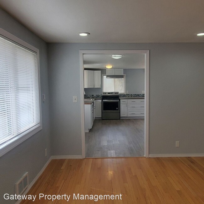 Building Photo - 2 br, 1 bath House - 580 SE Arcadia Road