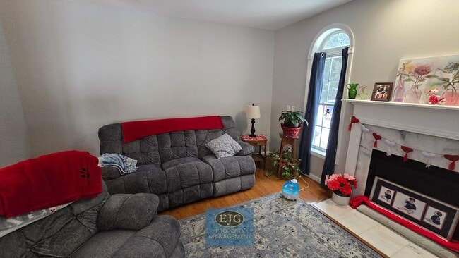 Building Photo - 126 Pinecrest Rd