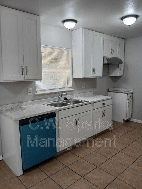 Building Photo - 635 Highfall Dr