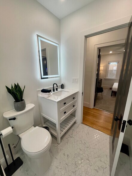 Building Photo - 3888 W 157th St