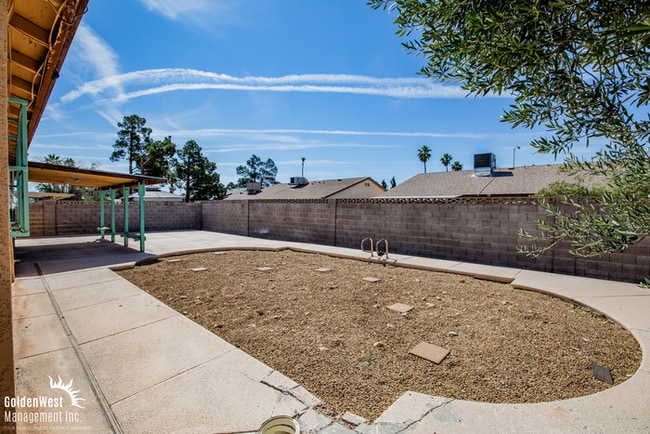 Building Photo - Charming 3Bdm 2Ba Home with Large Yard & 2-Car Garage in Central Las Vegas!