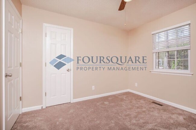 Building Photo - Charming Raleigh Home with Open Floor Plan, Fireplace & Back Deck