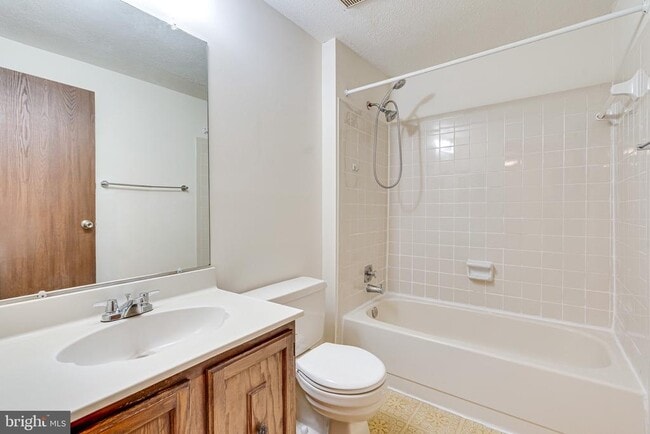 Building Photo - 6518 Alexis Ln