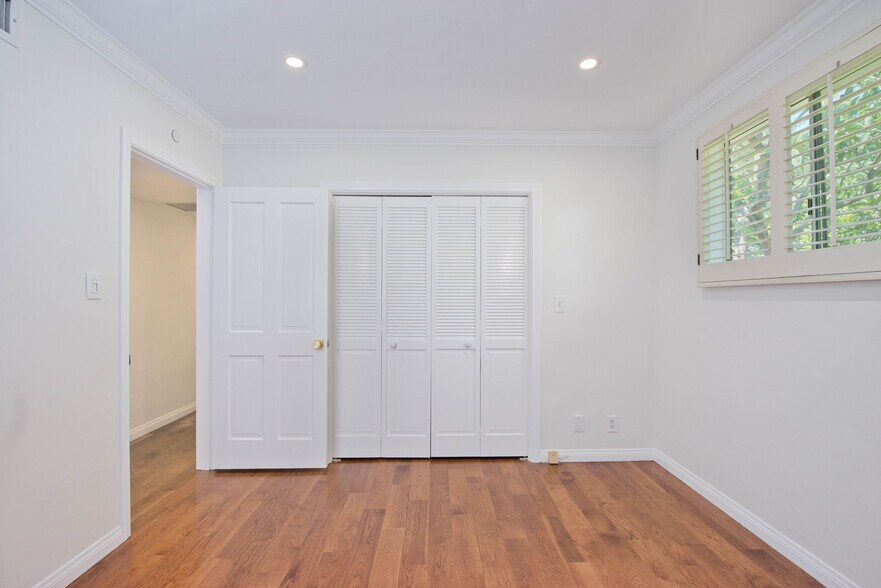 Building Photo - 4722 Forman Ave